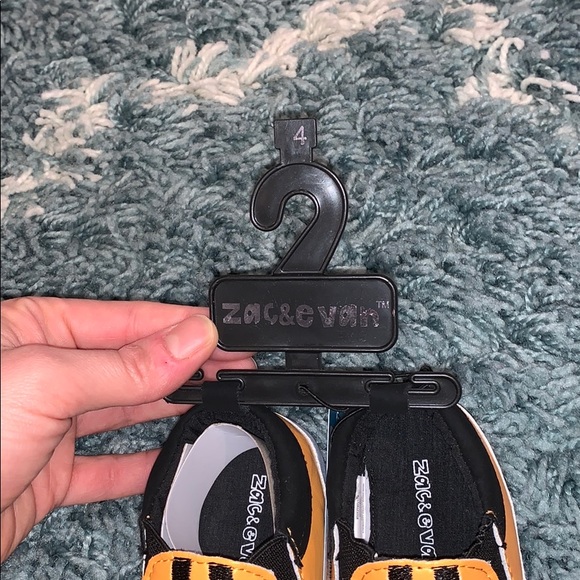 NWT Zac & Evan Tiger Shoes - Size 4 - Picture 3 of 5